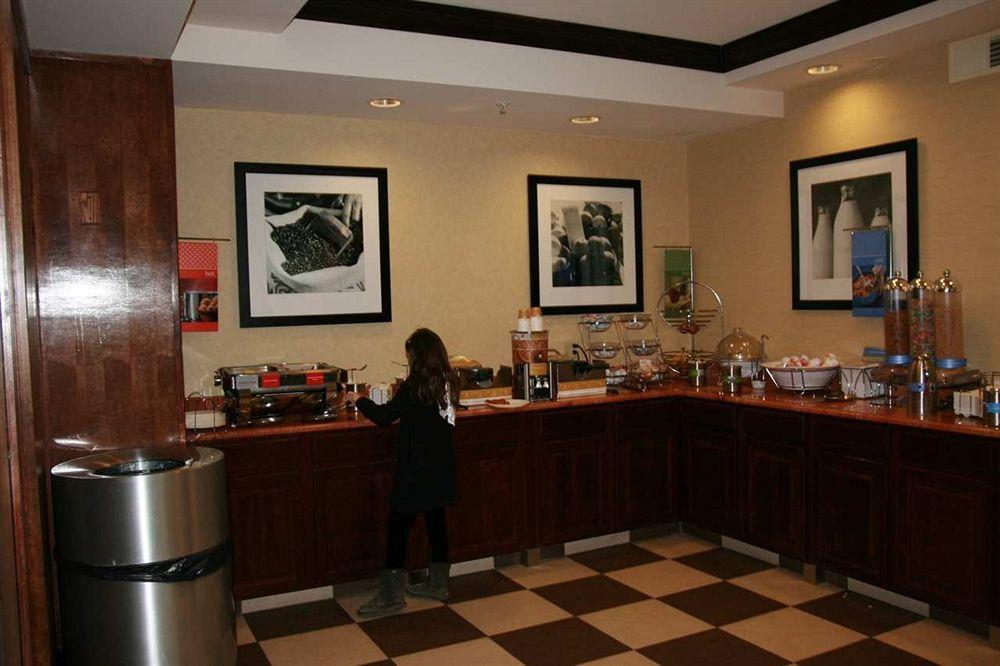 Hampton By Hilton Brattleboro Hotel Étterem fotó