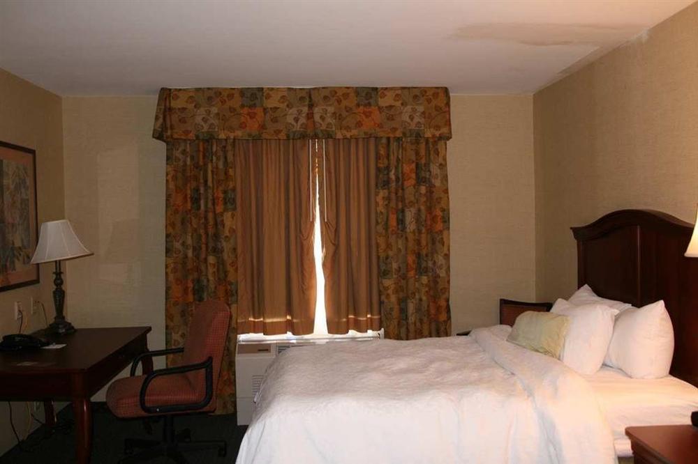 Hampton By Hilton Brattleboro Hotel Kültér fotó