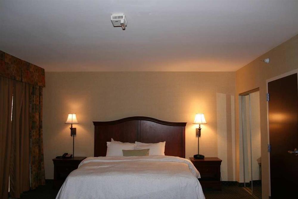 Hampton By Hilton Brattleboro Hotel Szoba fotó