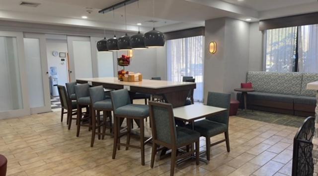Hampton By Hilton Brattleboro Hotel Kültér fotó